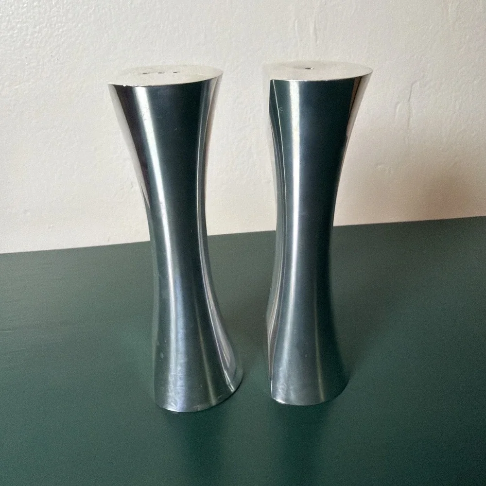 Nambe 6086 Kissing Salt Pepper Shakers Set Metal Vintage 1995 Modernist